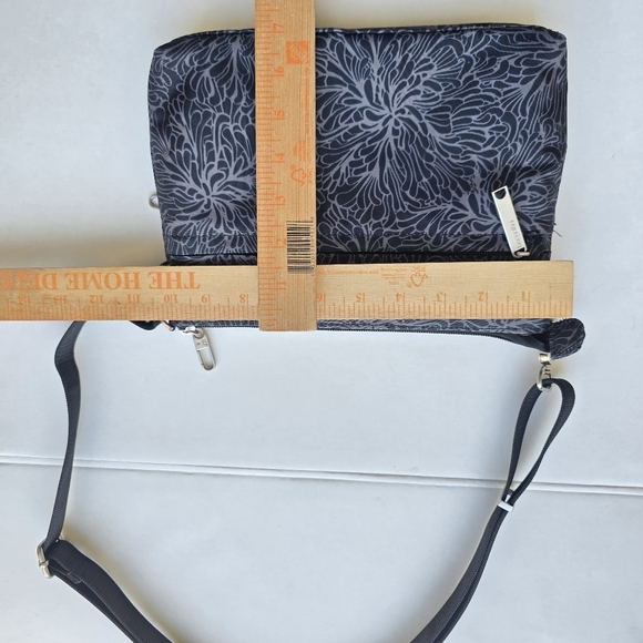 Baggallini Memento Crossbody Bag Anti-Theft - Picture 13 of 15